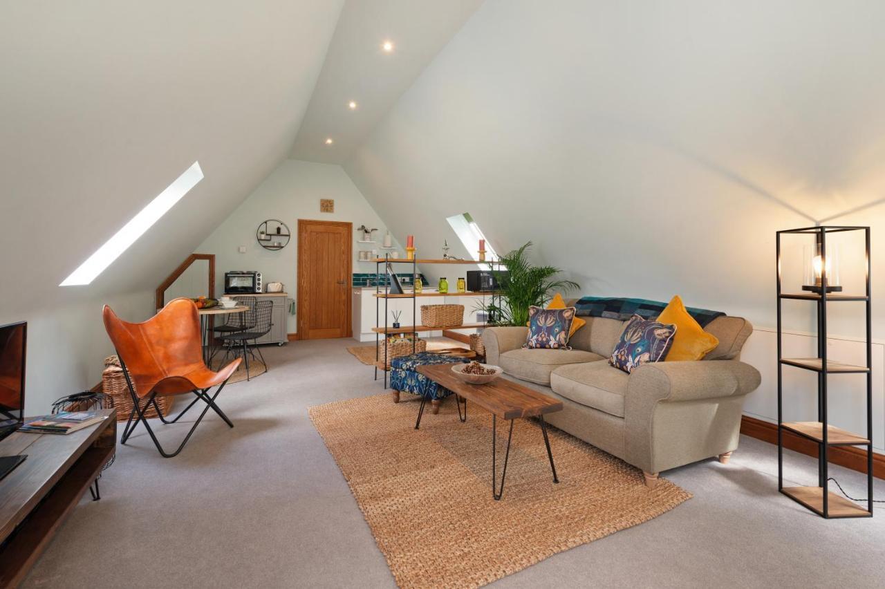 Stunning Studio, *